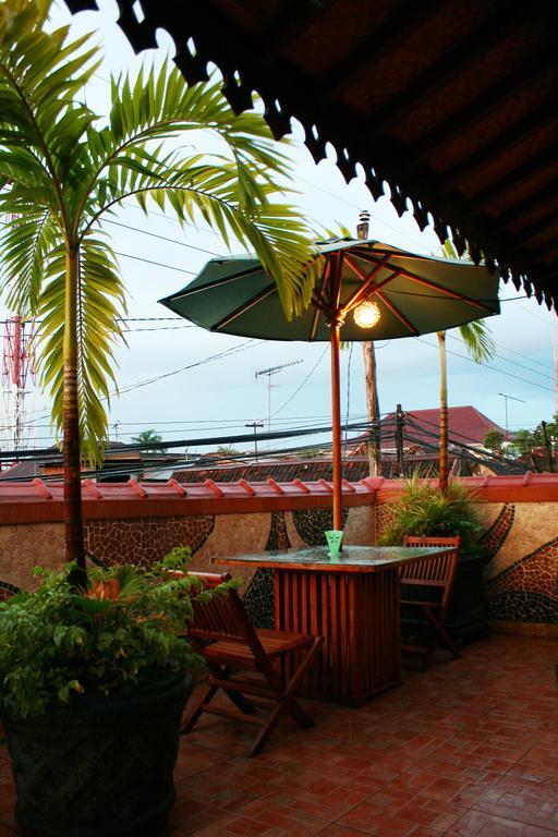Hotel 1001 Malam Yogyakarta Exterior photo
